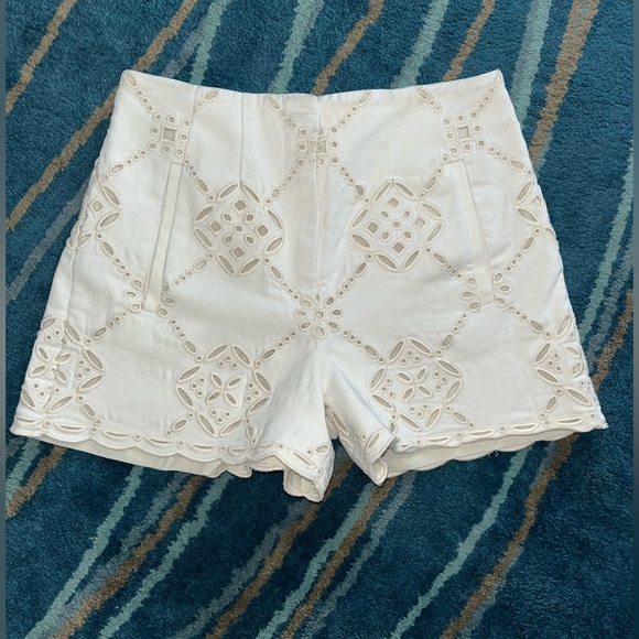 VERONICA BEARD JAZMIN HIGH WAIST EYELET SHORTS - SOFT WHITE SIZE 2 (PREOWNED) - Picture 10 of 11
